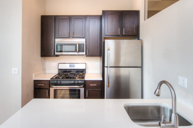 Building Photo - 2730 N Ashland Ave