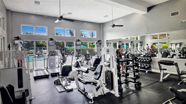 Building Photo - 1094 Redwood St