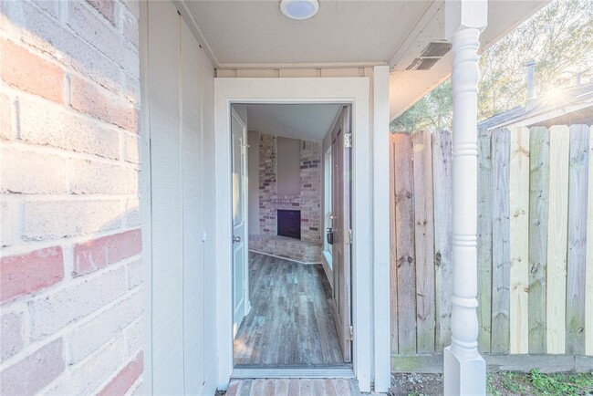 Building Photo - 9111 Goodmeadow Dr