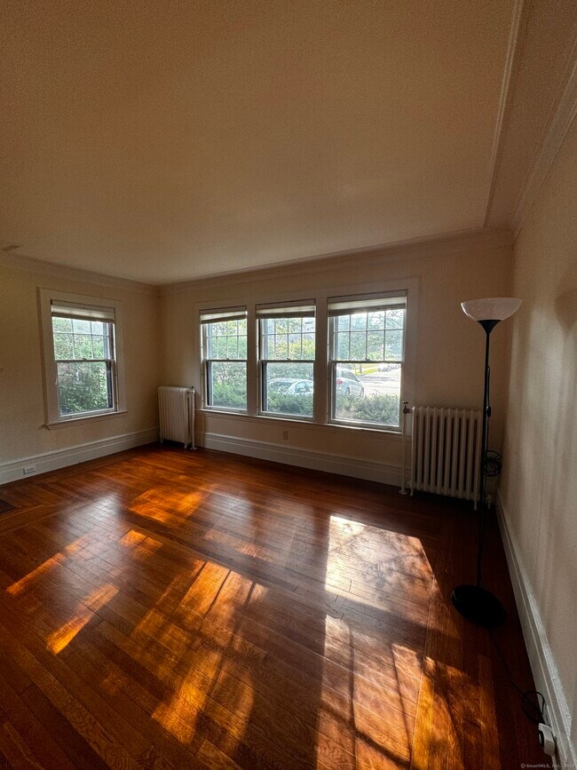 Building Photo - 809 Whitney Ave