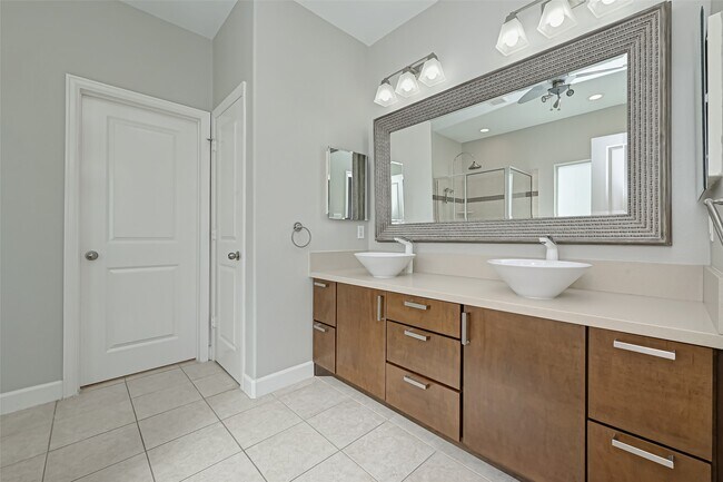 Building Photo - 2748 Clay St