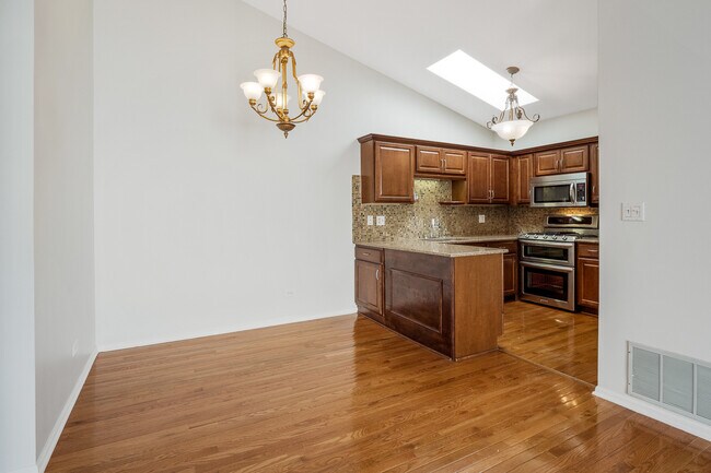 Building Photo - 450 Bridle Trail