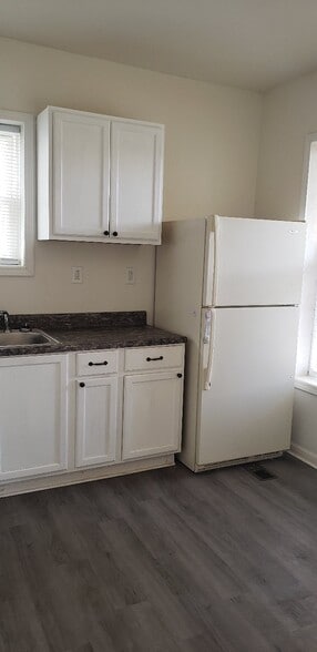 Building Photo - 631 E Monroe St