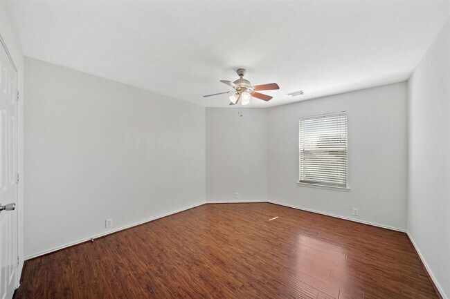 Building Photo - 5826 Kenwood