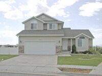 Building Photo - 4-Bed, 3.5 Bath Home with Scenic Views in South Ogden