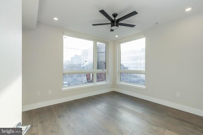 Building Photo - 920 N 15th St