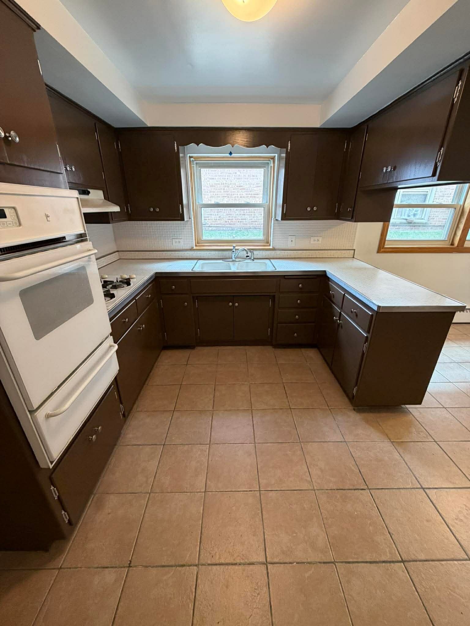 Building Photo - 4431 N Newcastle Ave