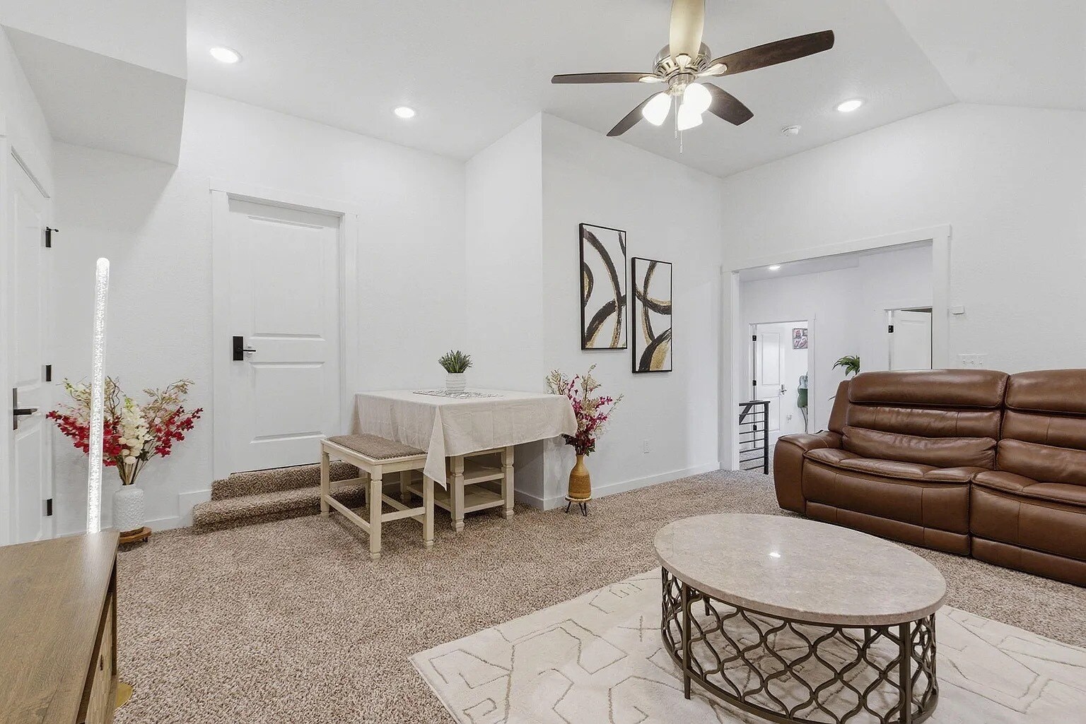 Building Photo - 703 S Hickory Dr