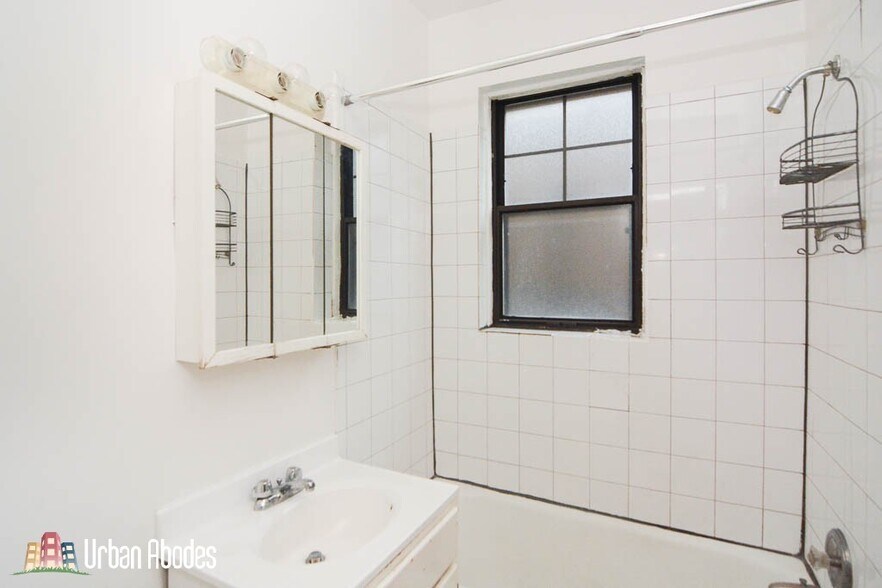 Building Photo - 4830 N Damen Ave