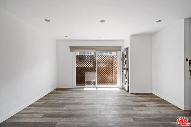 Building Photo - 733 Hayworth Ave