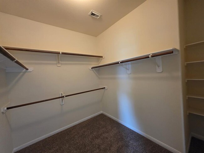 Building Photo - 2026 Makenna Ln