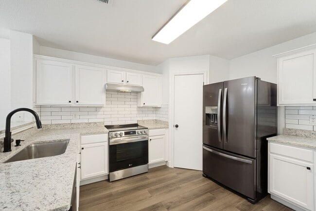 Building Photo - BEAUTIFUL 3-BEDROOM HOME NEAR LACKLAND AFB