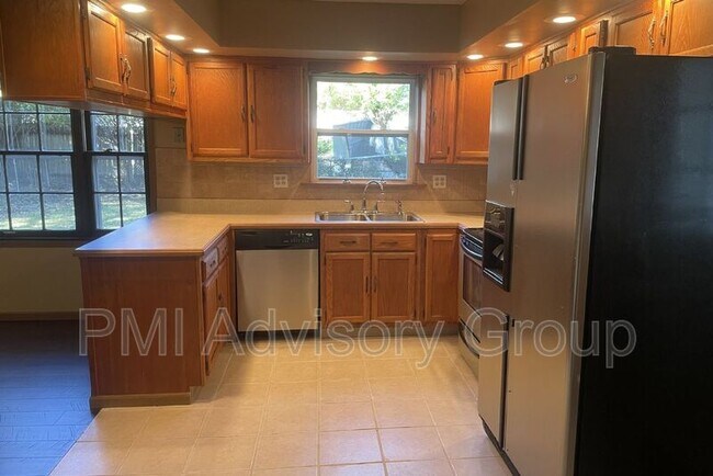 Building Photo - 2213 SE Davies St