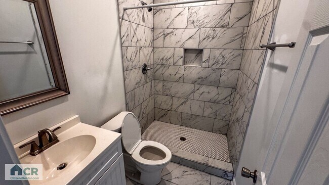 Building Photo - 5bd/2ba Near Campus and Stadium! Text 727-459-4141 for more info!