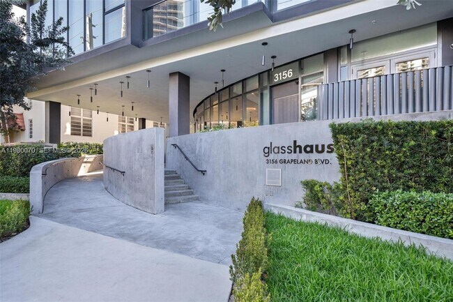 Building Photo - 3156 SW 27th Ave