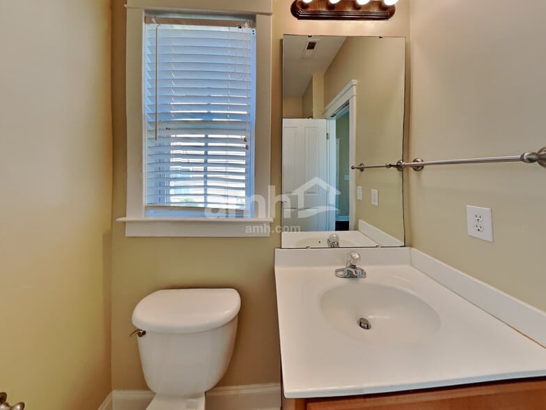 Building Photo - 155 Water Oak Dr