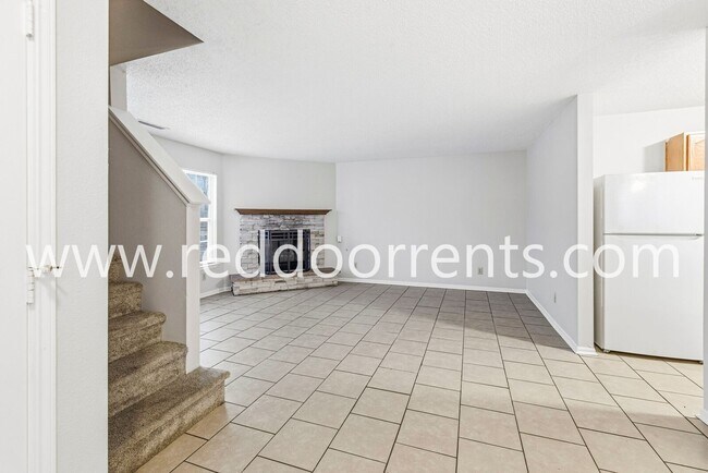 Building Photo - Modern Living in Greenfield