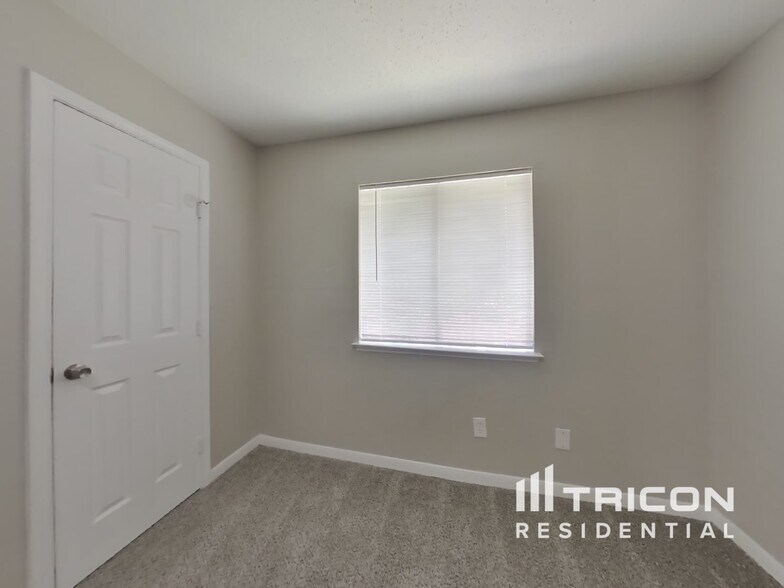 Building Photo - 7519 Lobera Dr