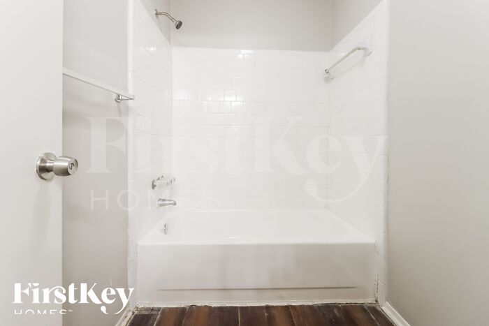 Building Photo - 13323 Oak Ledge Dr