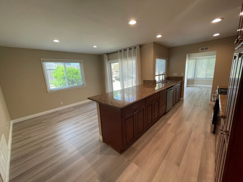 Building Photo - 1180 Kildeer Ct