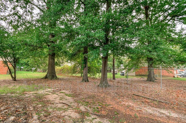 Building Photo - 152 Conifer Dr