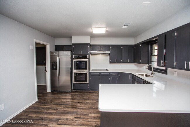 Building Photo - 6803 Avenue W