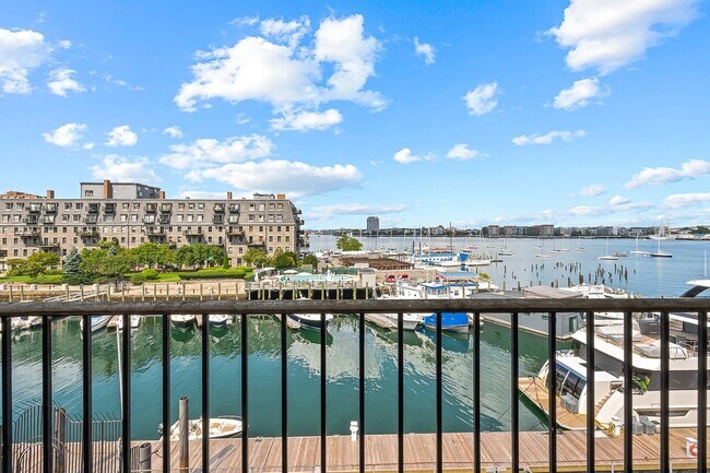 Building Photo - 51 Commercial Wharf W