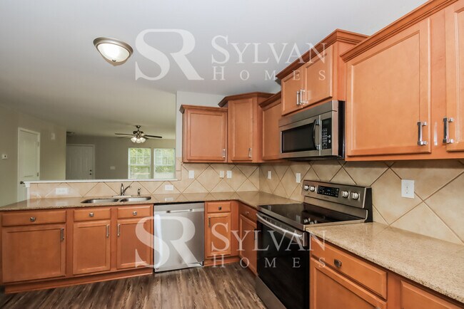 Building Photo - Prepare to fall in love with this 3 bedroom, 2.5 bathroom home