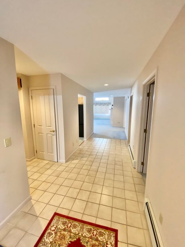 Building Photo - 3 Bedroom 2.5 Bathroom Condo in Williston
