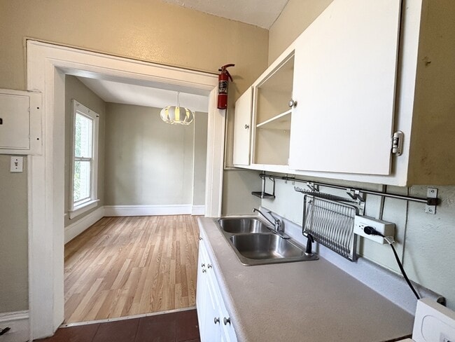 Building Photo - 512-514 E 500 S