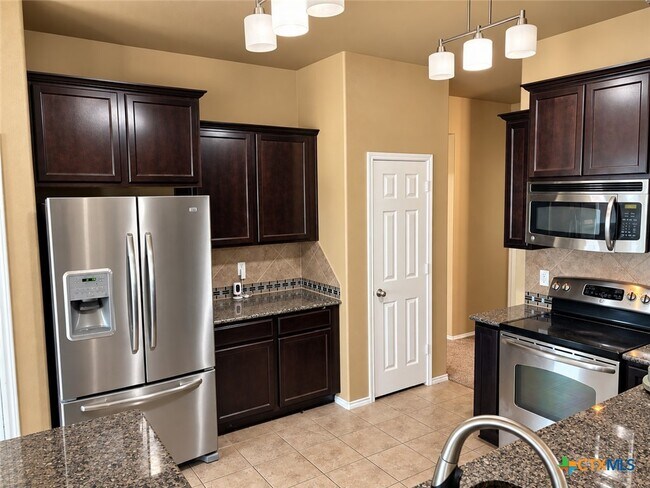 Building Photo - 9402 Cricket Dr