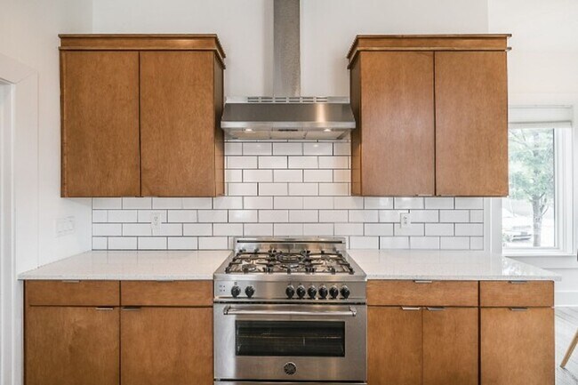 Building Photo - 3BR Germantown Townhome in the Heart of Nashville