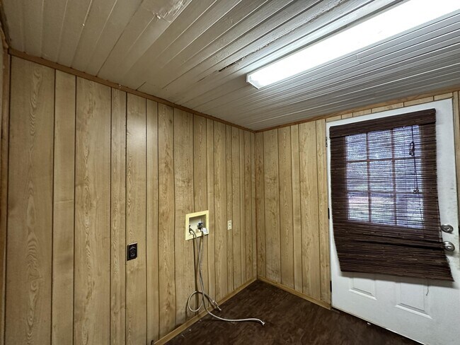 Building Photo - 208 N Bowie St