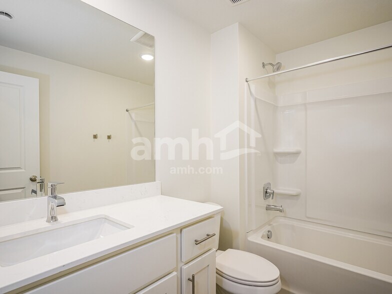 Building Photo - 1432 W Mahogany St