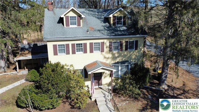 Building Photo - 3470 Rhododendron Dr