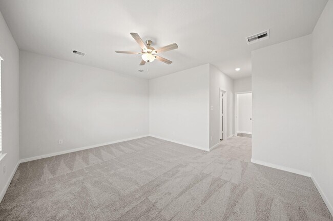 Building Photo - 4006 Crowning Ct
