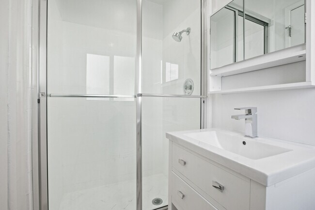 Master Bathroom - 1565 Santa Ana Ave