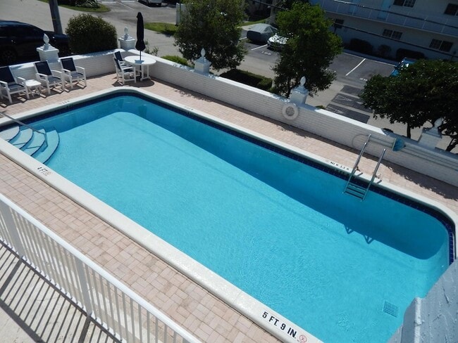 Building Photo - 2829 NE 33rd Ct