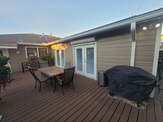Building Photo - Single Family 1300+ square foot East End Home