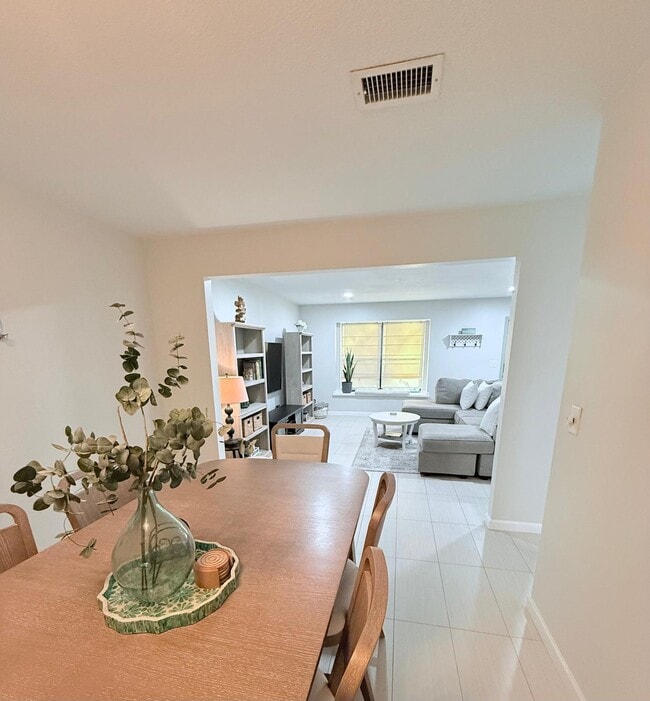 Building Photo - 1088 Raintree Dr