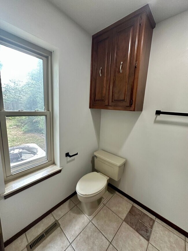 Building Photo - Immaculate major remodeled executive home ...