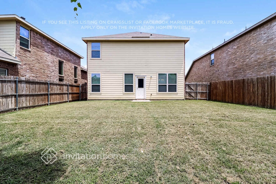 Building Photo - 5544 Thunder Bay Dr