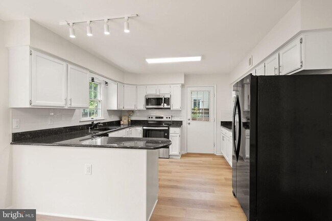 Building Photo - 13647 S Springs Dr