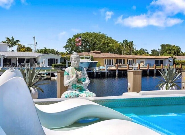 Building Photo - 2225 NE 19th St