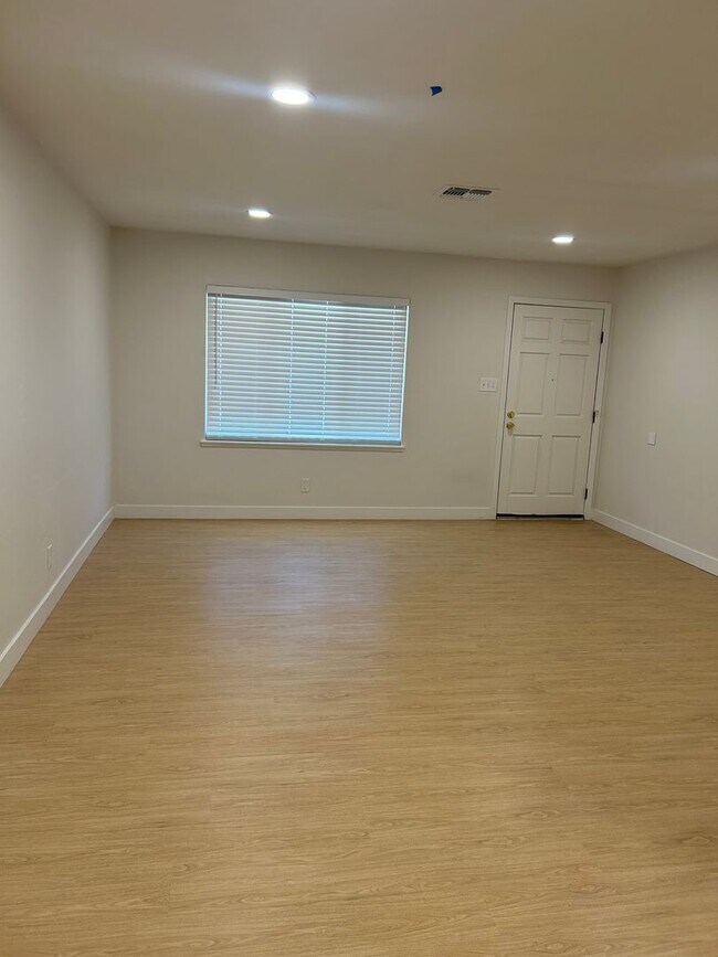 Building Photo - 439 K St