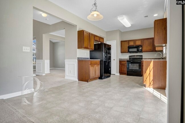 Building Photo - 211 Pinebluff Ct