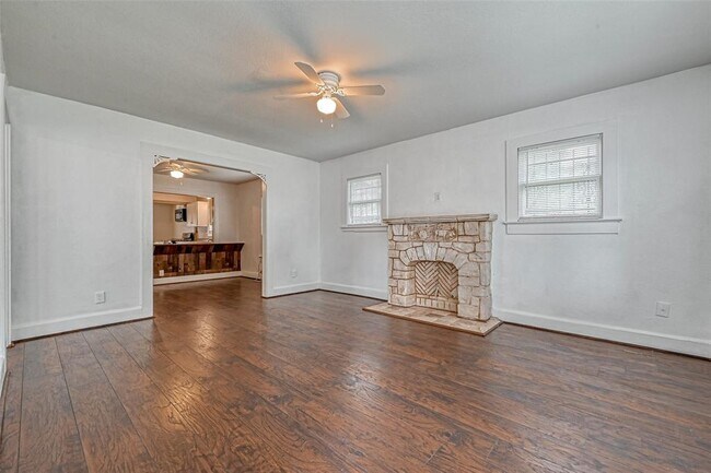 Building Photo - 7119 Farnsworth St