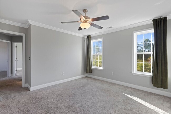 Building Photo - Close to Air Station/Camp Lejeune