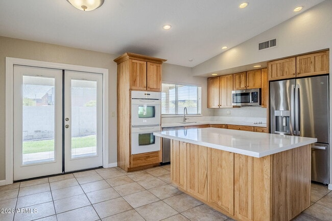 Building Photo - 7707 S Kenwood Ln