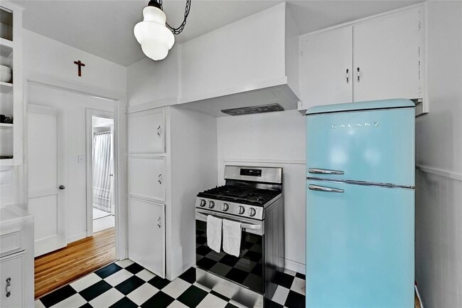 Building Photo - 5313 Avenue F